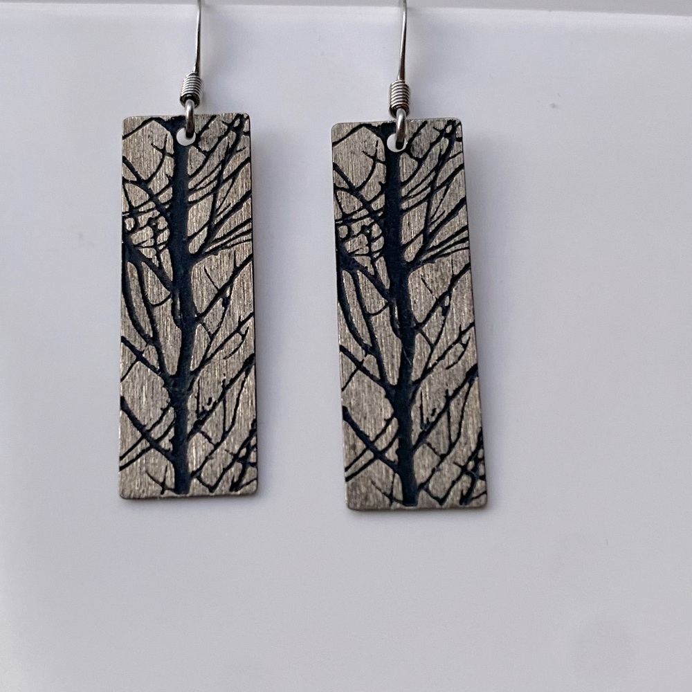 Silver tree etching earrings